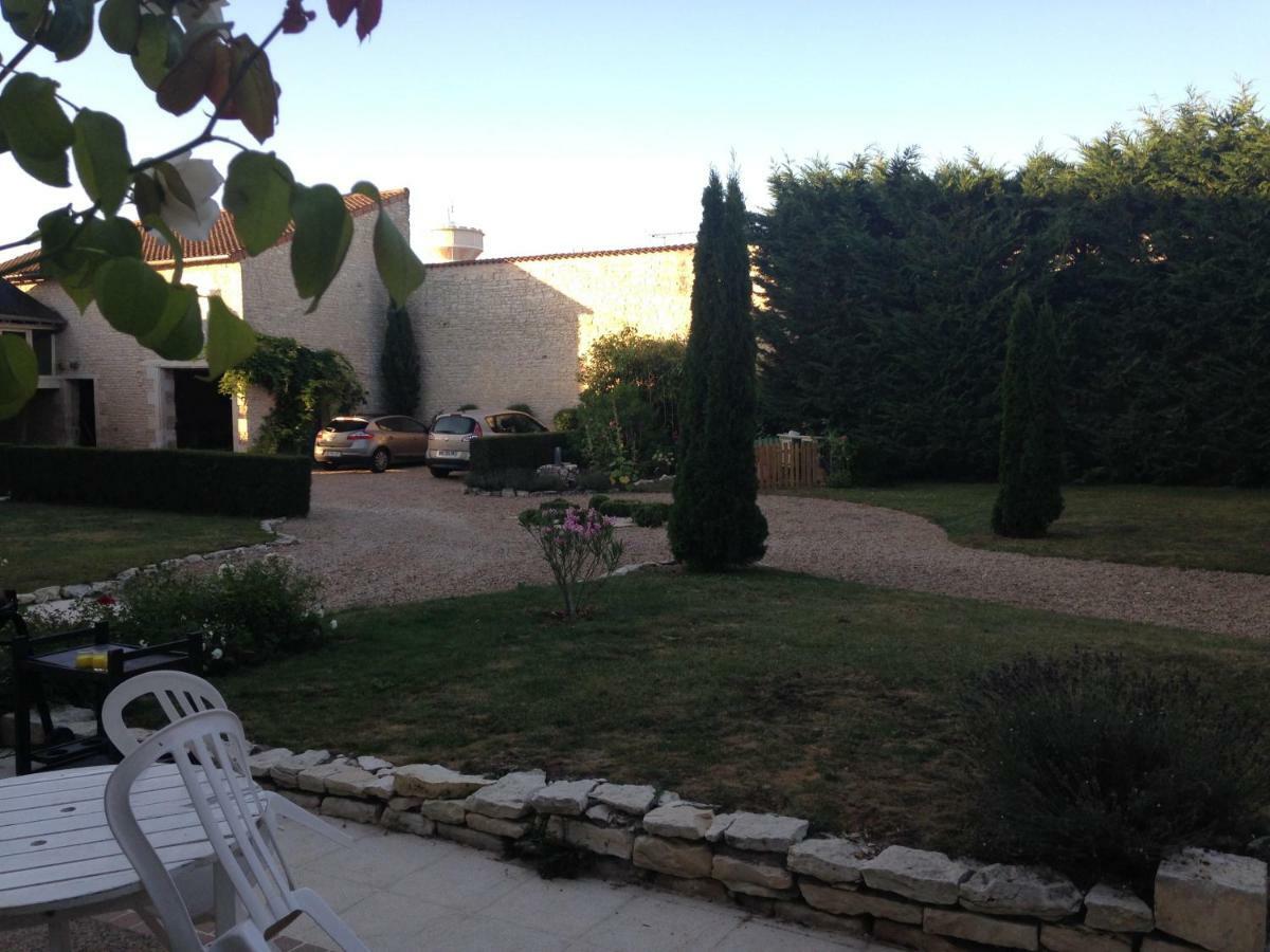 Les Clos Bleus Neuville-de-Poitou Экстерьер фото